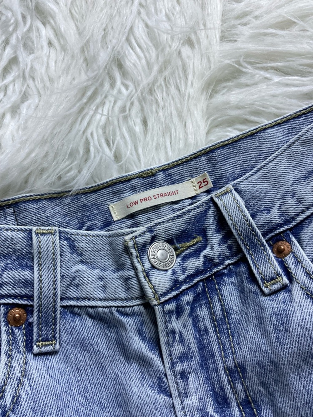 Levi’s Low Pro Straight Jean in Charlie Glow Up - Picture 3 of 7